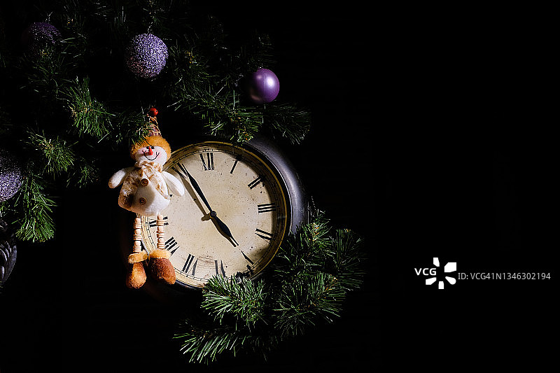 复古时钟与新年圣诞节装饰图片素材