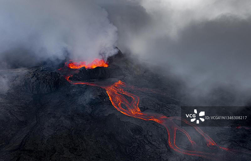 冰岛雷克雅内斯半岛火山喷发航拍图片素材
