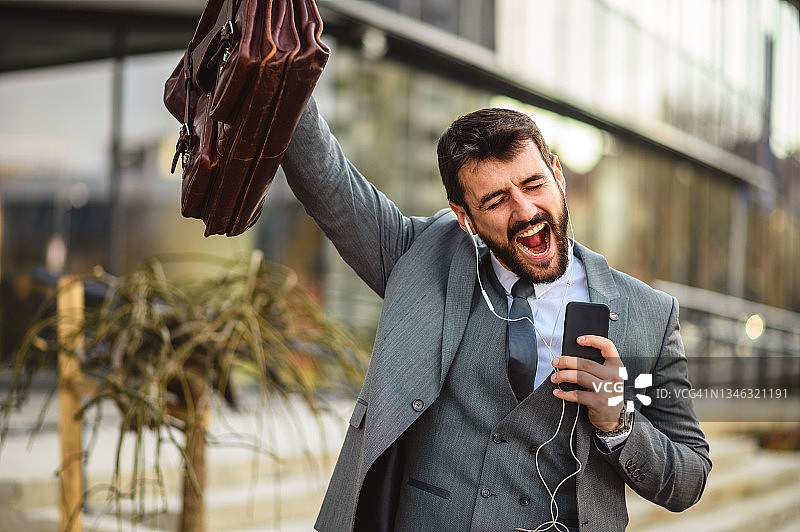 享受音乐的商人图片素材