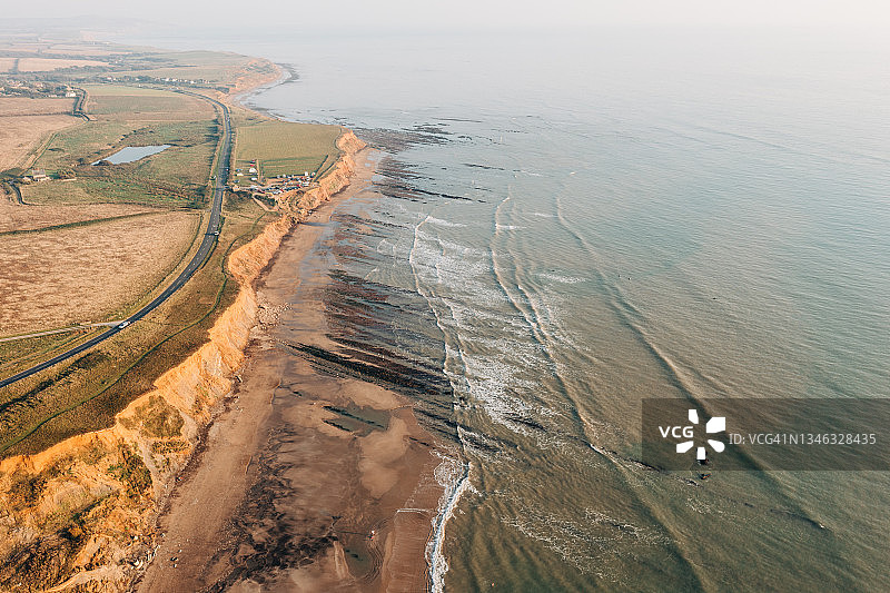 怀特岛海岸线的白天航拍照片图片素材