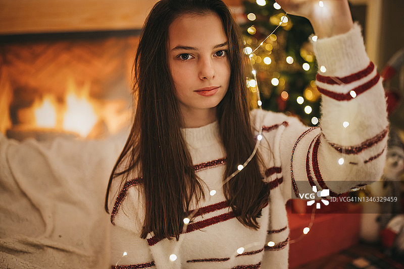 享受圣诞节的魔力图片素材