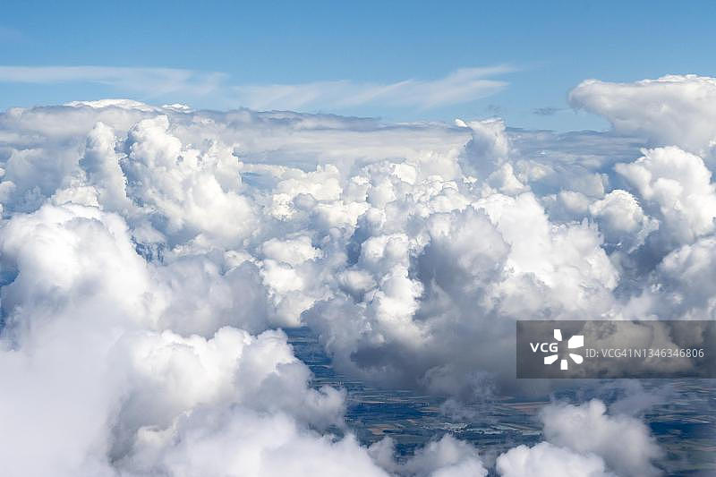 德国巴伐利亚上空的云层景观图片素材