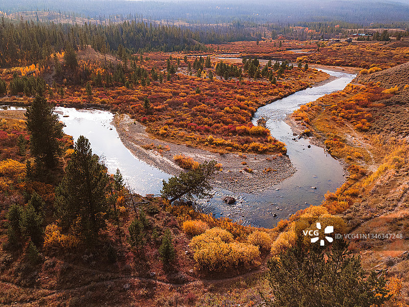 秋季风河航拍图片素材