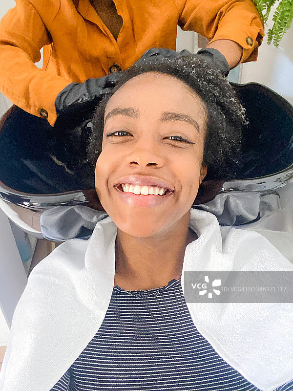 在理发店里图片素材