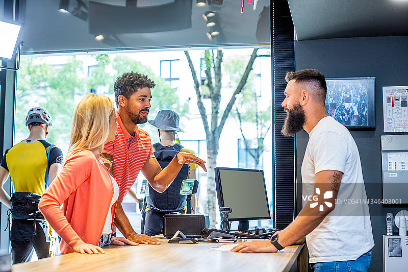 户外运动器材店图片素材