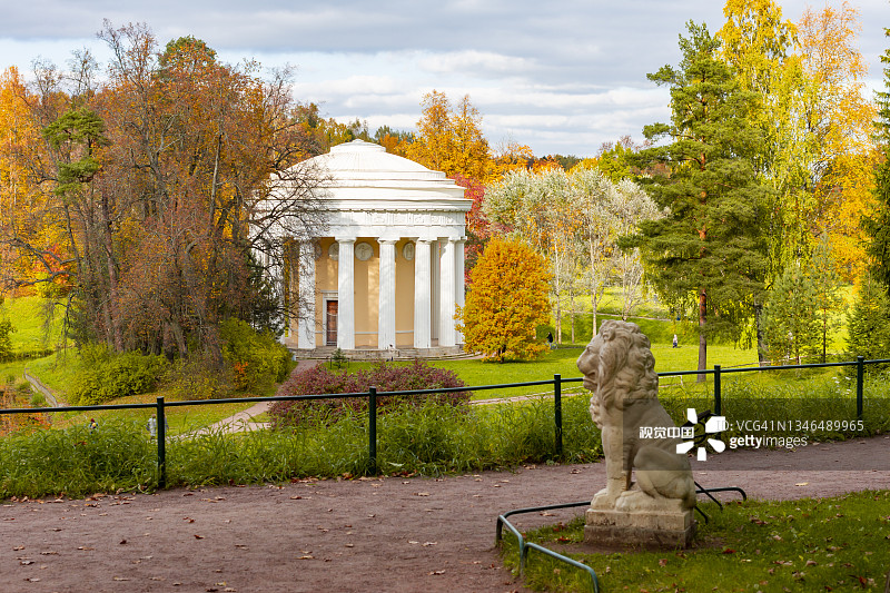 圣彼得堡帕夫洛夫斯克公园友谊庙图片素材