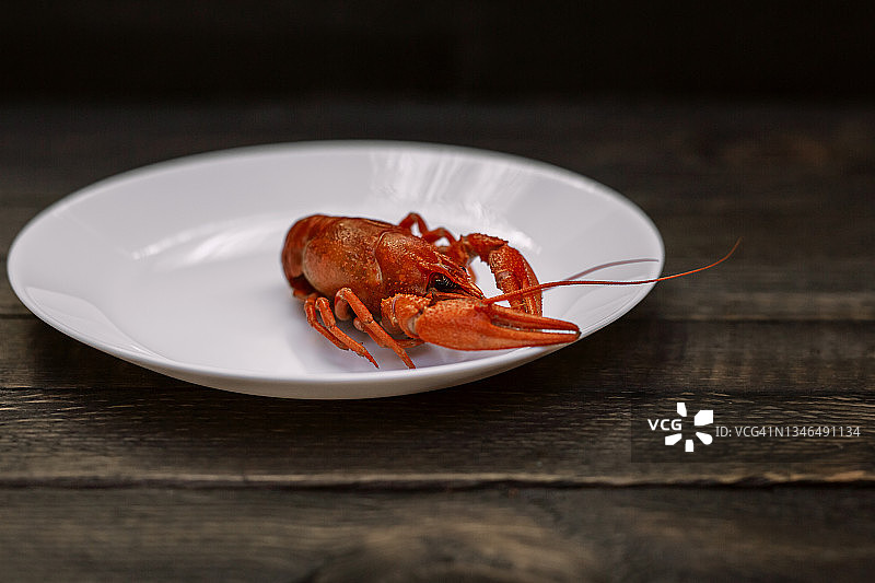 盘中的煮河蟹图片素材