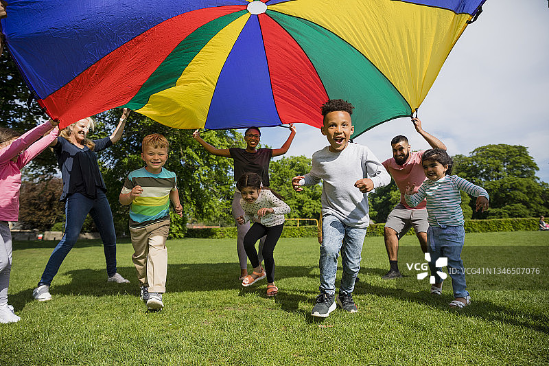 快！跑起来！图片素材