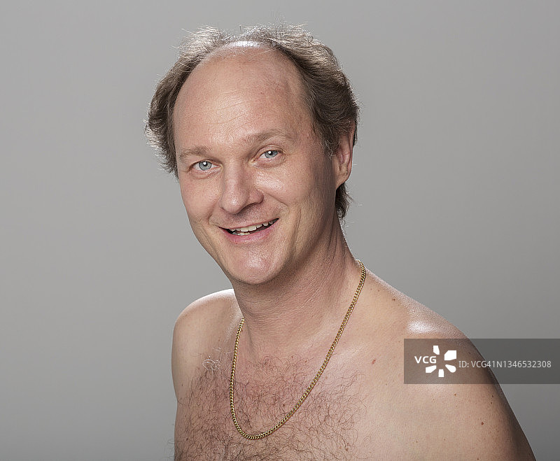 特写：微笑的中年男人图片素材