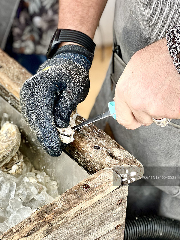 剥牡蛎图片素材