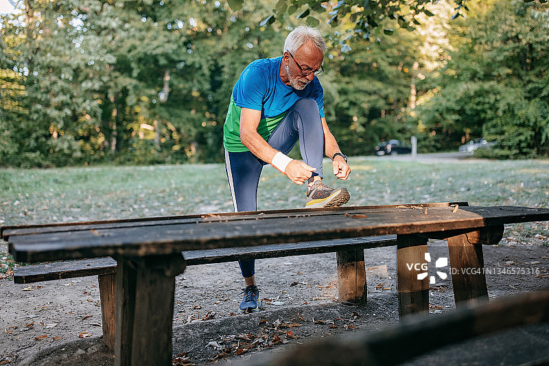 大自然中的运动会图片素材