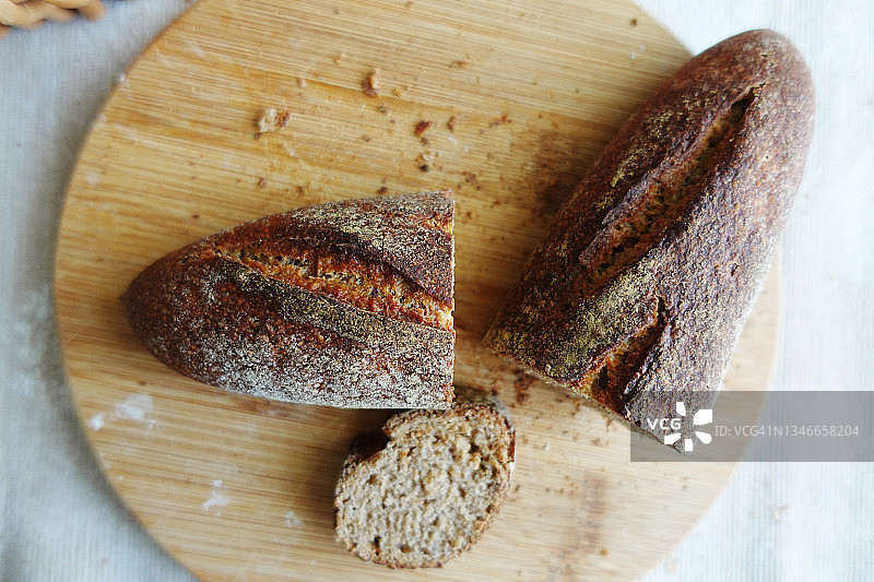 自制黑麦法棍面包图片素材