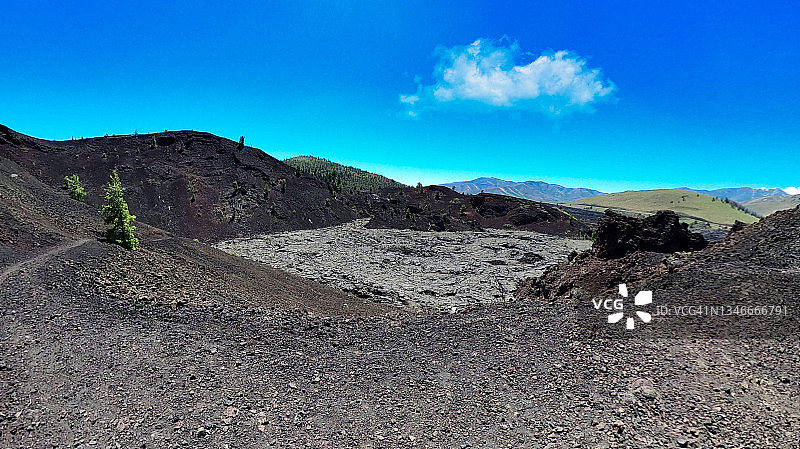 穿越熔岩徒步图片素材