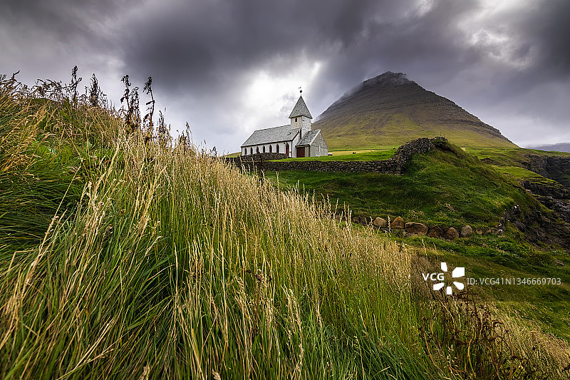 维岛维亚来迪村的路德教堂，法罗群岛图片素材
