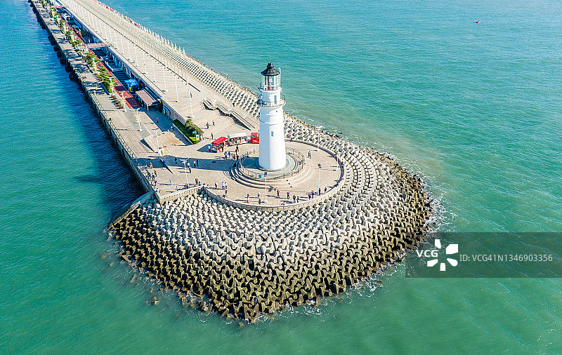 无人机航拍青岛灯塔图片素材