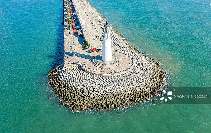 无人机航拍青岛灯塔图片素材