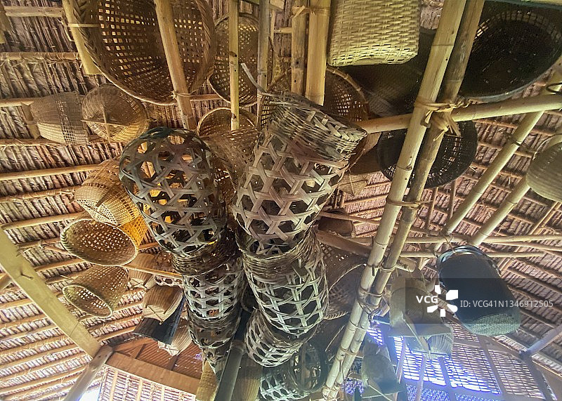 竹制古老篮子图片素材