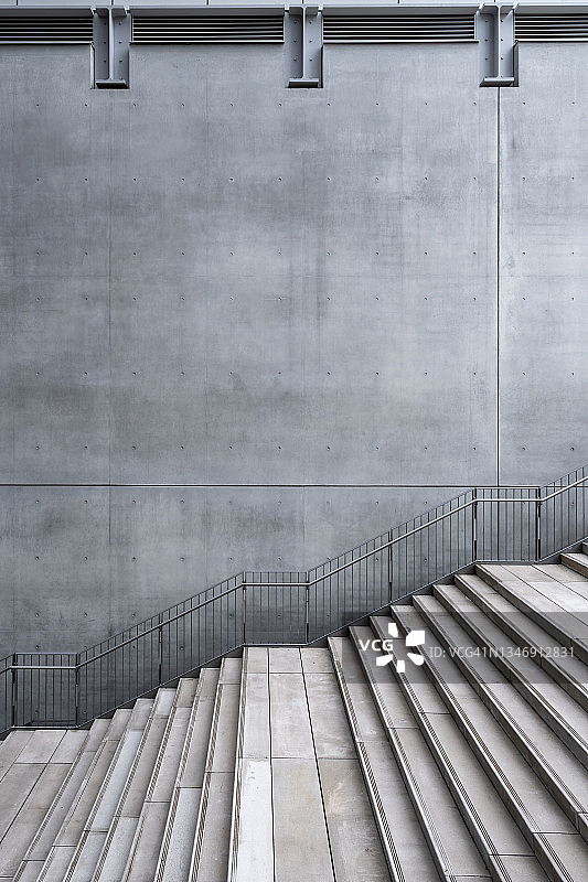 中国杭州商业区一座现代建筑的外立面图片素材