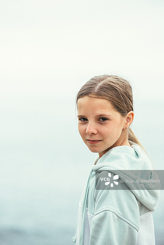 年轻女孩肖像图片素材