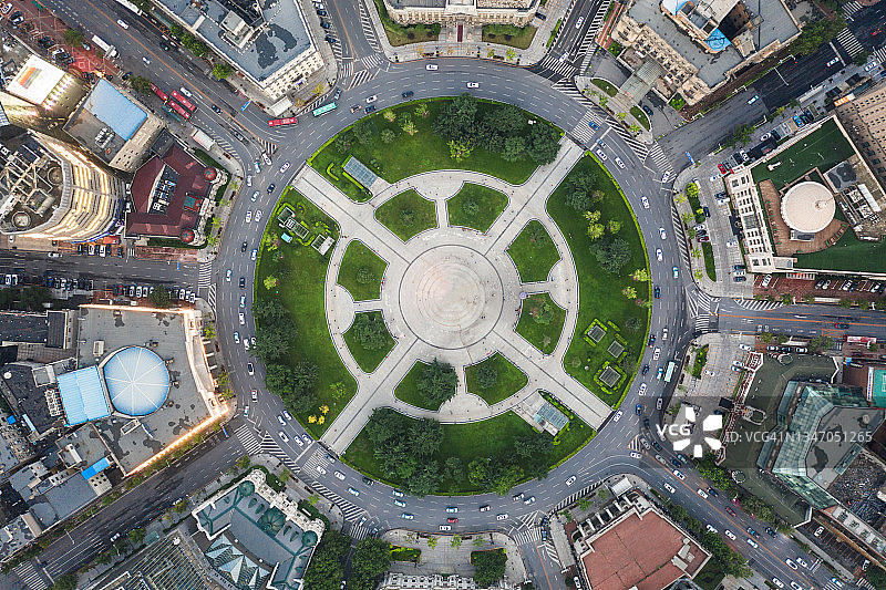 具有十条优美线路的道路环岛图片素材