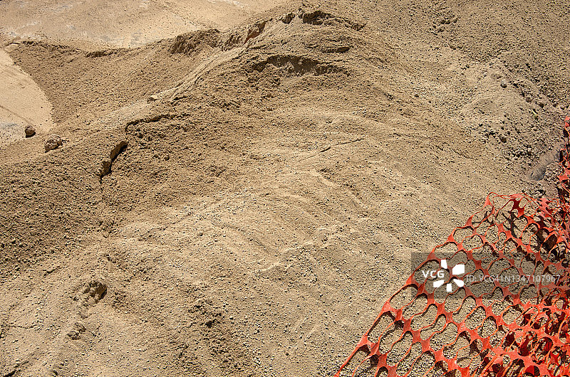 道路维护附近的沙堆图片素材