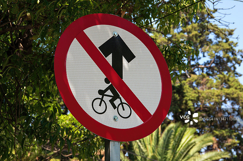 禁止自行车交通警告标志图片素材