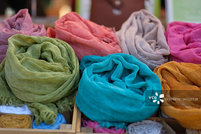 彩色面料市场摊位图片素材