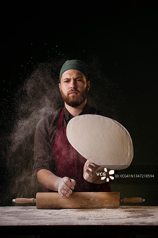 他热爱工作图片素材