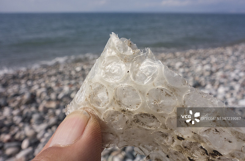 在希腊海滩上发现的蛇皮图片素材