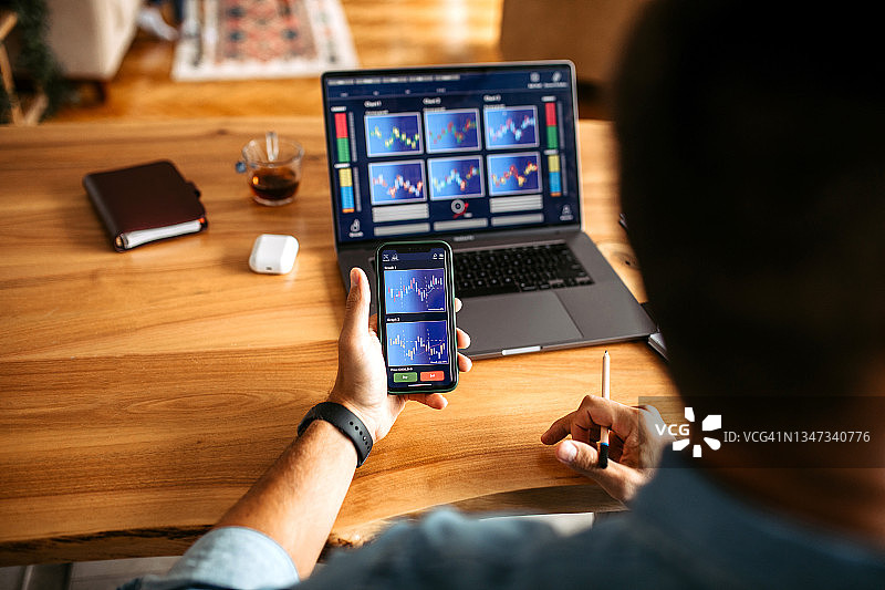 在家投资加密货币图片素材