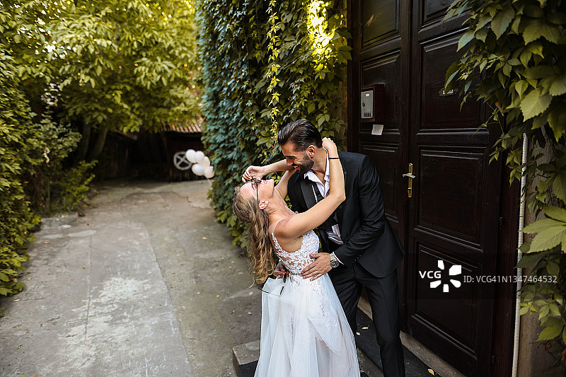 婚礼上美丽的新娘和新郎图片素材