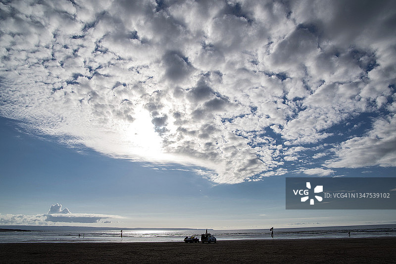 克罗德海滩上空的壮观云彩图片素材