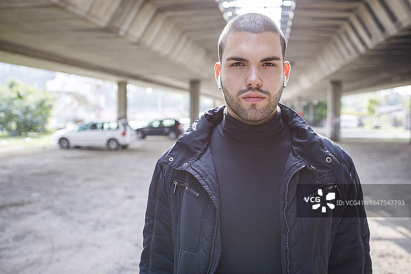 英俊的年轻人图片素材