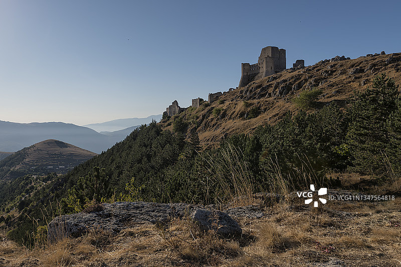 卡拉肖城堡，意大利阿布鲁佐卡拉肖图片素材
