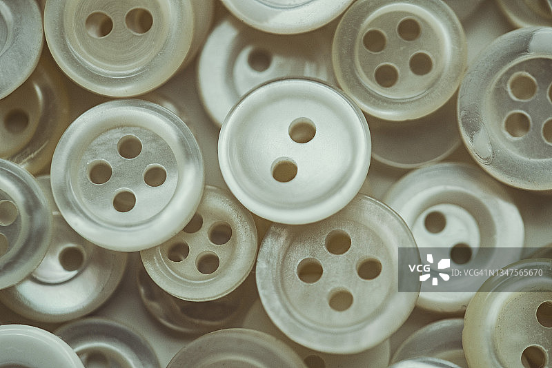 白色纽扣堆特写图片素材
