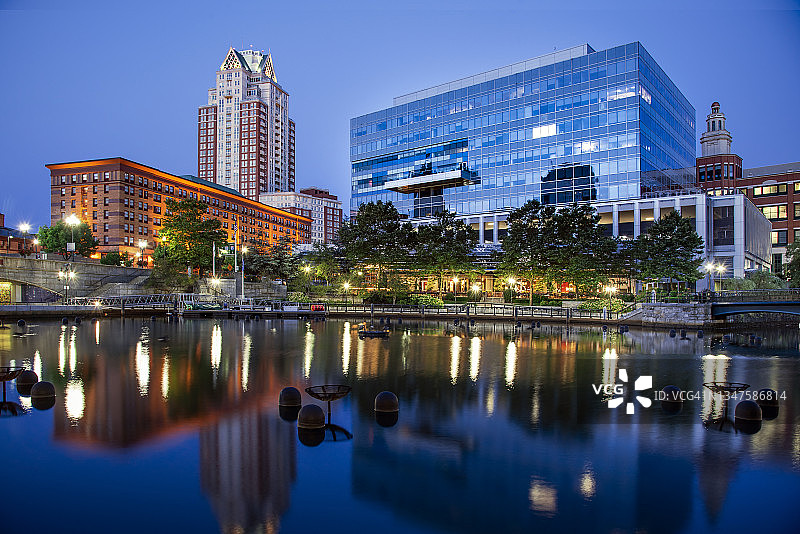罗德岛普罗维登斯水城公园夜景倒影图片素材