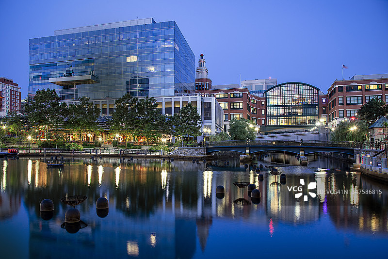 罗德岛普罗维登斯水广场公园倒影图片素材