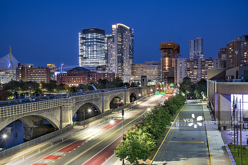夜晚的剑桥（马萨诸塞州）天际线图片素材