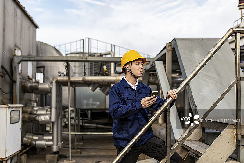 建筑工地上的男工程师图片素材