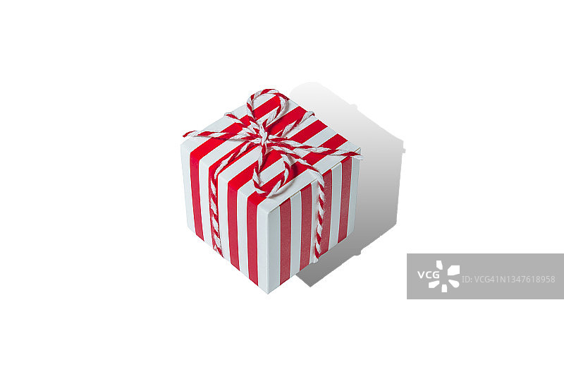 白色背景上的圣诞条纹礼品盒，新年促销概念图片素材