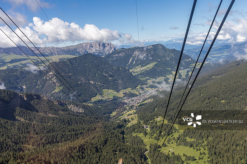 从缆车到塞切达山看到的瓦尔加迪纳图片素材