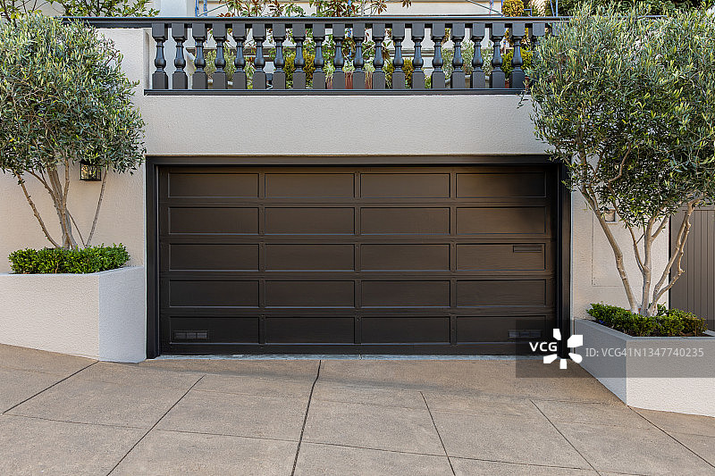 棕色双车位车库外景图片素材