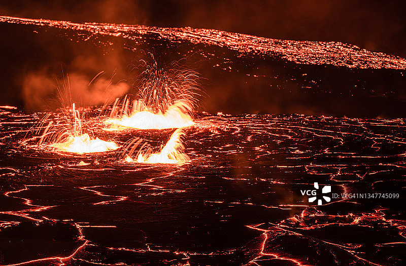 冰岛法格拉达尔斯火山的熔岩喷泉图片素材
