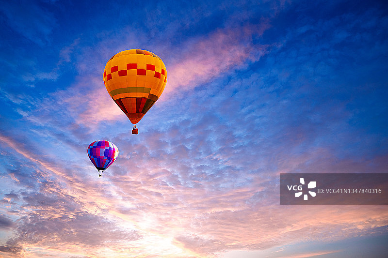 热气球仰视图片素材