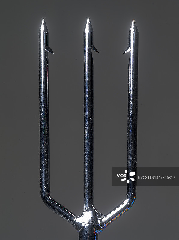 带倒刺的鱼叉图片素材