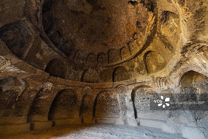 阿富汗巴米扬大佛中的装饰洞穴图片素材