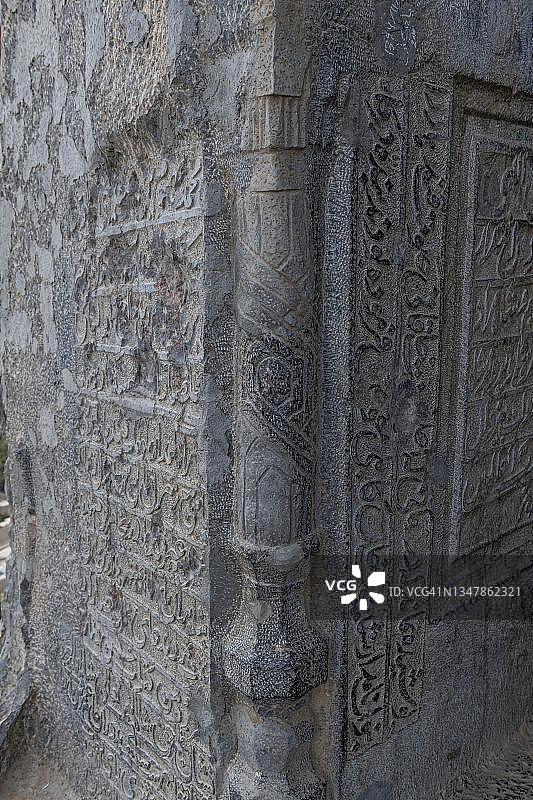 阿富汗坎大哈奇尔泽纳（四十步）的坎大哈双语岩石铭文图片素材