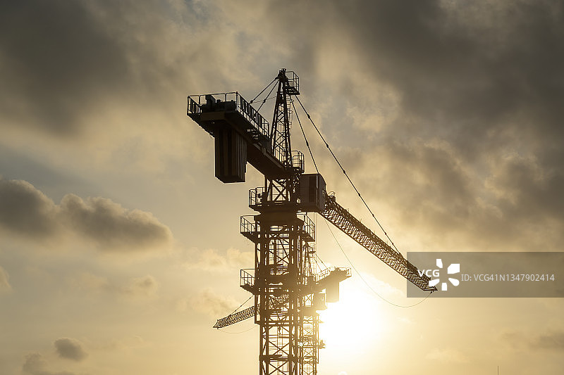 中国杭州建筑工地的起重机图片素材