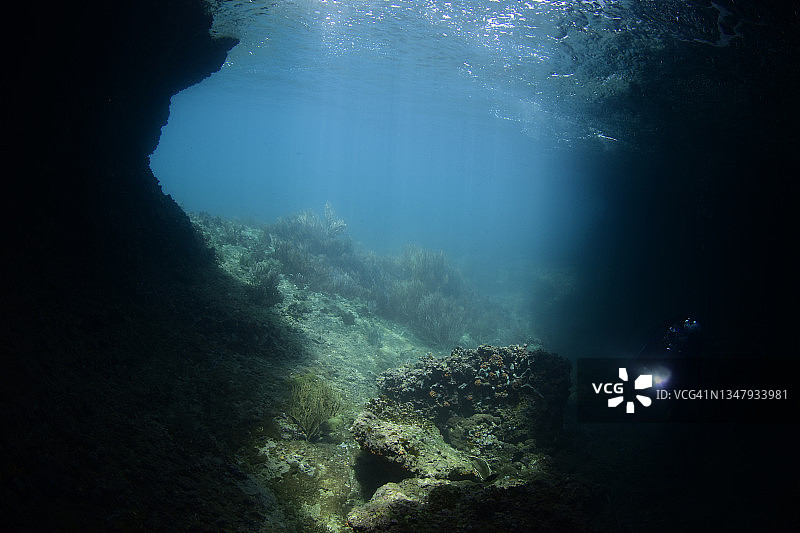 水下洞穴图片素材
