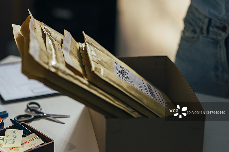 装有待运货物的箱子的近距离拍摄图片素材